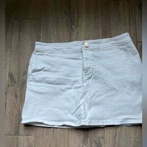 Lilly Pulitzer 
White Casual Skort with Front Button